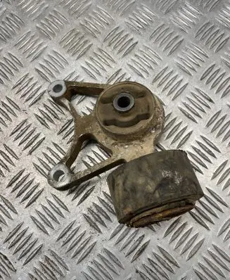 Land Rover Freelander Rear differential mounting bracket 