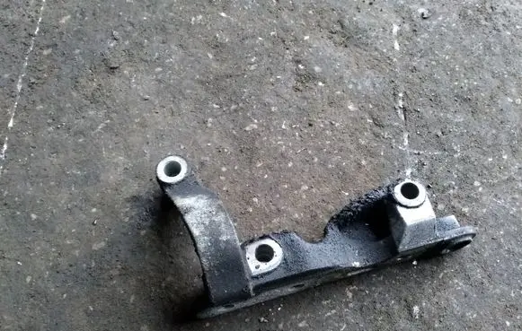 Opel Vectra C Engine mounting bracket