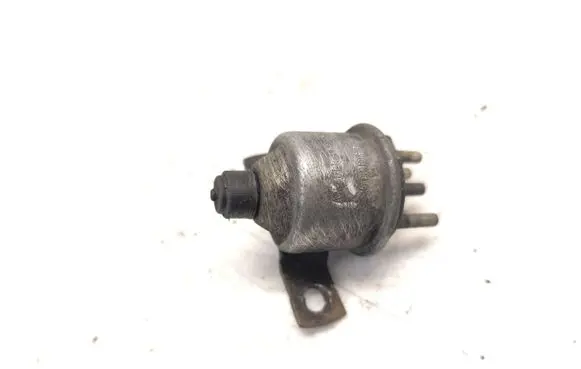 Mercedes-Benz W123 Vacuum valve 