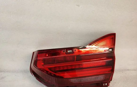 Tailgate rear/tail lights