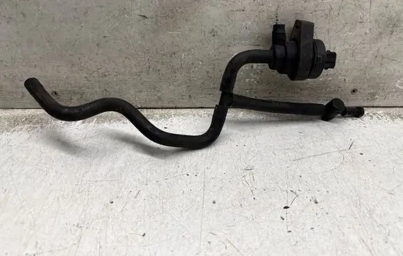 BMW 5 E39 Fuel tank valve 1748875