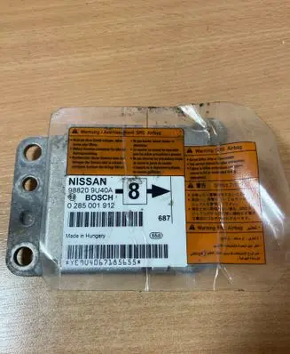 Nissan Note (E11) Airbag control unit/module 988209U40A 0285001912