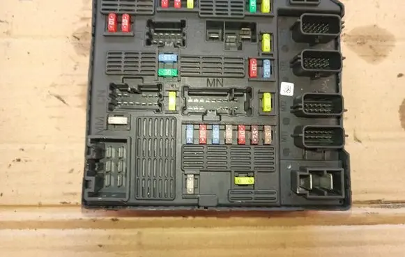 Renault Latitude (L70) Fuse module 284B60738R
