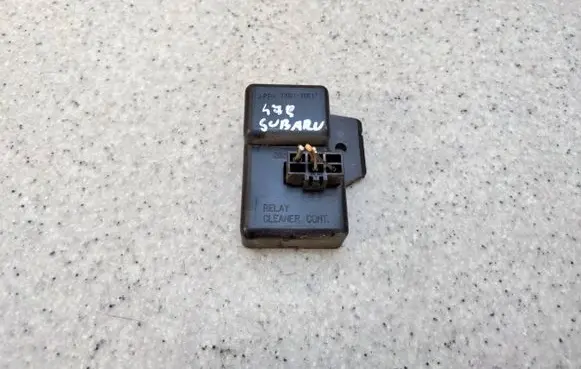 Subaru Forester SF Window wiper relay 3300120517