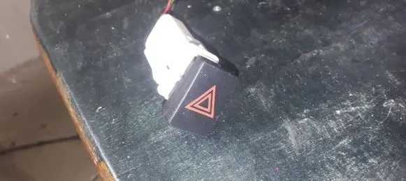 Nissan Qashqai Hazard light switch