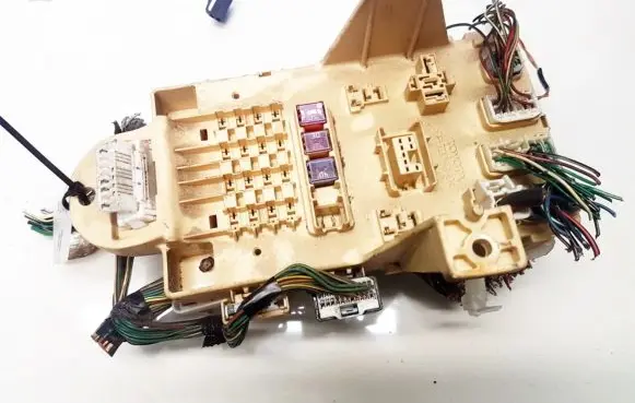 Toyota Yaris Fuse box set 827300D020A 82730-0D020-A