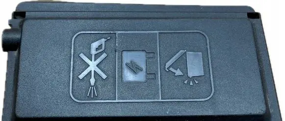 GMC Yukon Fuse box cover 23331 MCX1C0