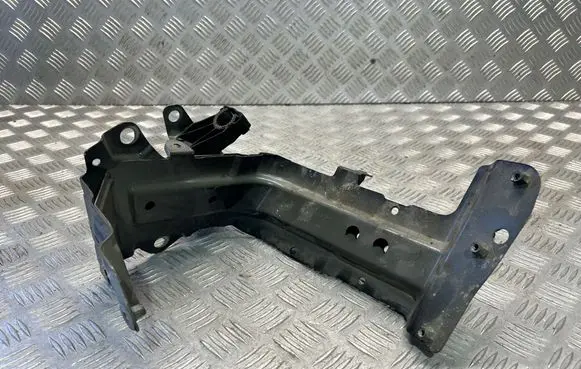Audi Q7 4M Fender mounting bracket 4M0821137B 4M0821131C 4M0821161B
