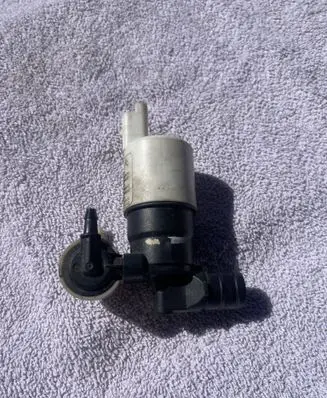 Peugeot 308 Windscreen/windshield washer pump 643492