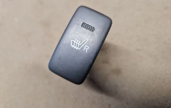 Toyota Hilux (AN10, AN20, AN30) Seat heating switch