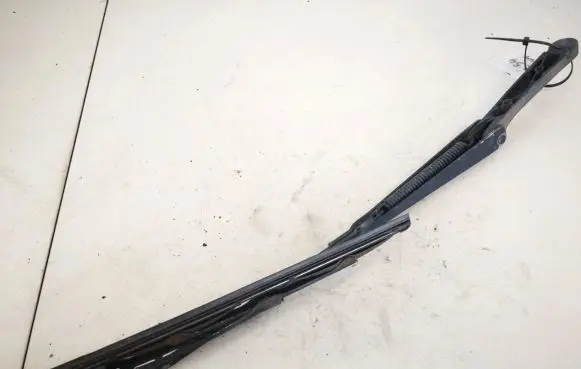 Mercedes-Benz ML W163 Front wiper blade arm