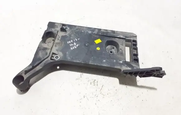 Volkswagen PASSAT B8 Battery bracket 3G0907509