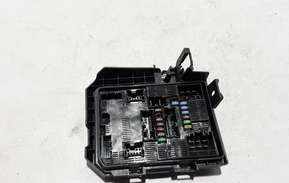 Dacia Sandero III Fuse module 284B64435R