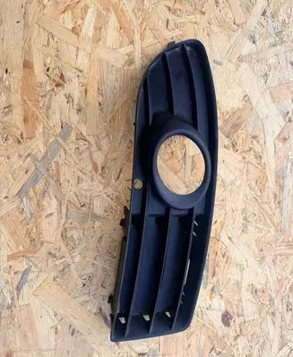 Audi A4 S4 B7 8E 8H Front fog light trim/grill 8H0807682A