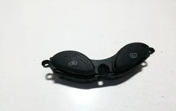 Ford Focus Windscreen/window heater switch 98ag18c621ag 151100