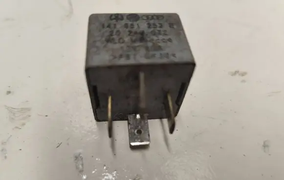 Audi A4 S4 B5 8D Other relay 141951253B 20240072