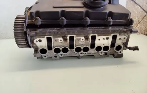 Volkswagen PASSAT B6 Engine head 03G103373A