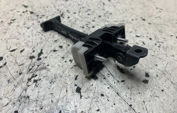 Opel Insignia A Rear door check strap stopper 13229108