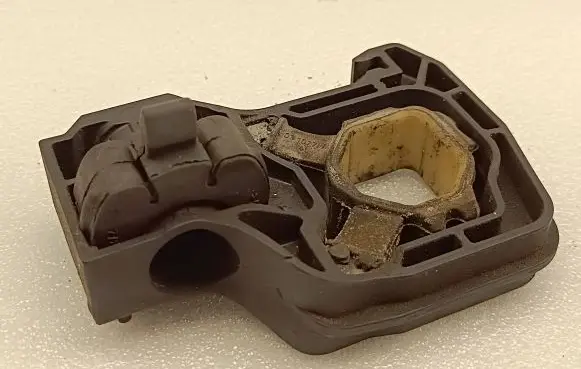 BMW 5 F10 F11 Radiator mount bracket 7575247