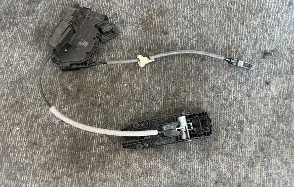 Volkswagen Golf VII Front door lock 5TB837016 A046465