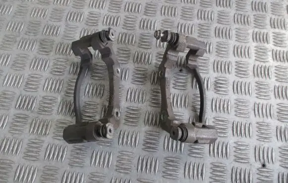 Ford Mondeo Mk III Front Brake Caliper Pad/Carrier JARZMAUYWANE