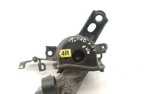 Toyota Avensis T270 Engine mount bracket