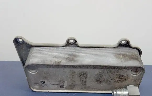 Engine oil radiator