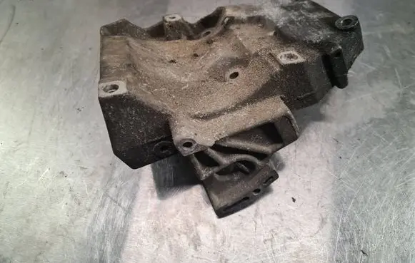 Volkswagen PASSAT B5 A/C compressor mount bracket 038260885B