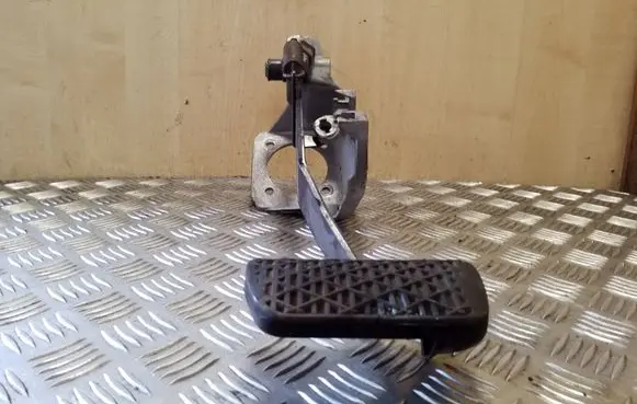 Mercedes-Benz ML W163 Brake pedal 163290004