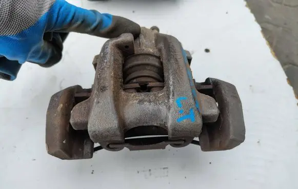 Mercedes-Benz ML W164 Rear brake caliper 