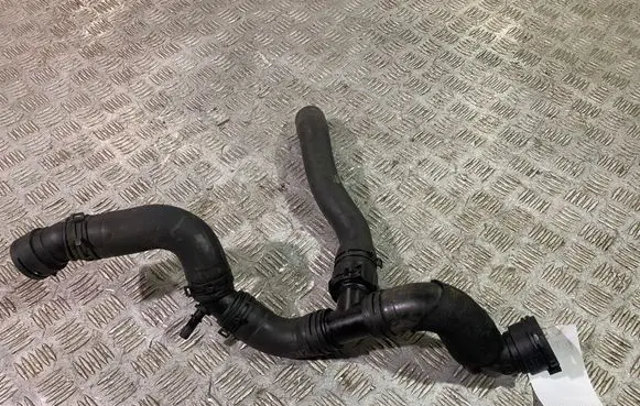 Land Rover Range Rover Sport L494 Engine coolant pipe/hose FPLA8584CB