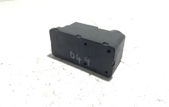 Volkswagen Golf III Central locking vacuum pump 1H0962257G