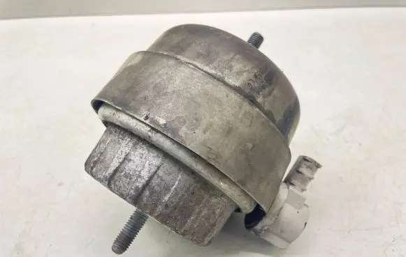 Engine mount bracket