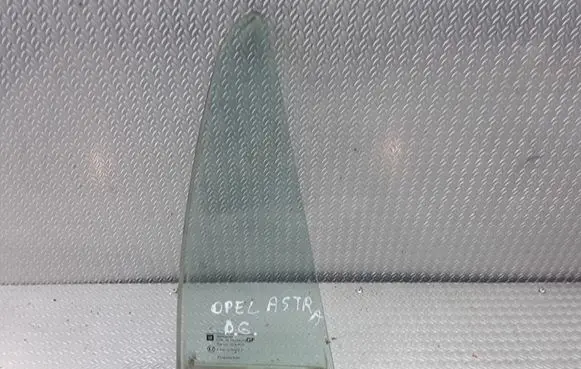 Opel Astra G Rear vent window glass 