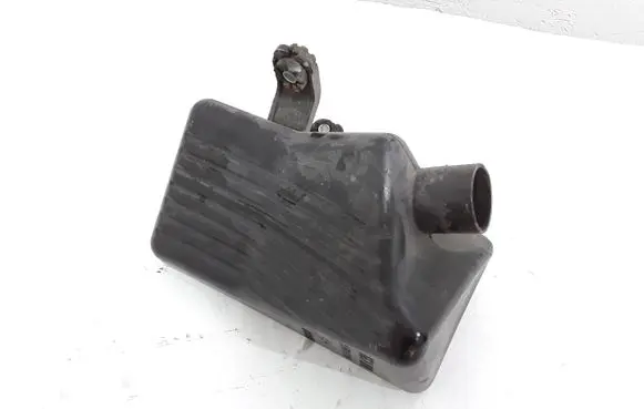 Suzuki Grand Vitara II Intake resonator 66JR01