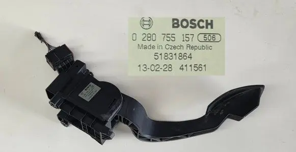 Mercedes-Benz CLS C219 Accelerator throttle pedal 51831864 0280755157