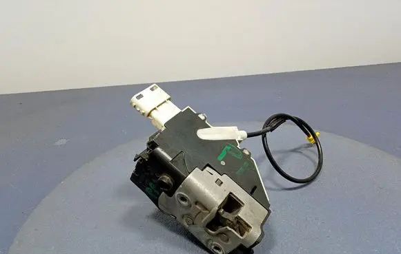 Peugeot Expert Front door lock 9681334980