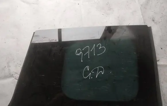 Mazda 5 Rear side window