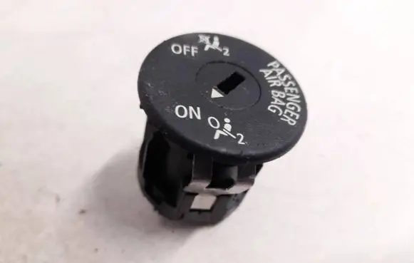 Passenger airbag on/off switch