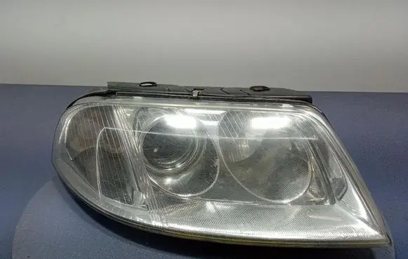 Volkswagen PASSAT B5.5 Headlight/headlamp 441-1142R
