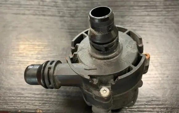 BMW 5 F10 F11 Electric auxiliary coolant/water pump 7643949