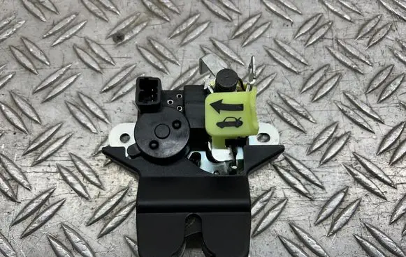 Loading door lock