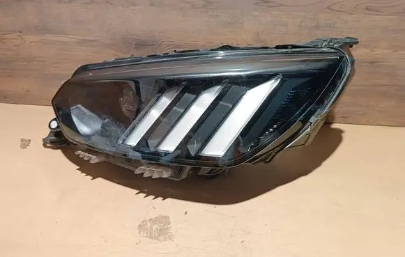 Peugeot 208 Headlight/headlamp 9828333580