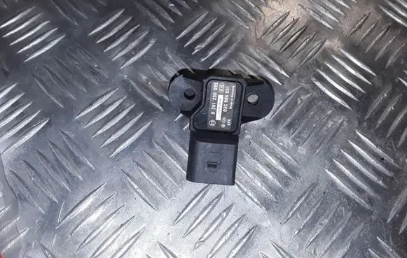 Volkswagen Golf V Air pressure sensor 0261230095 03C906051