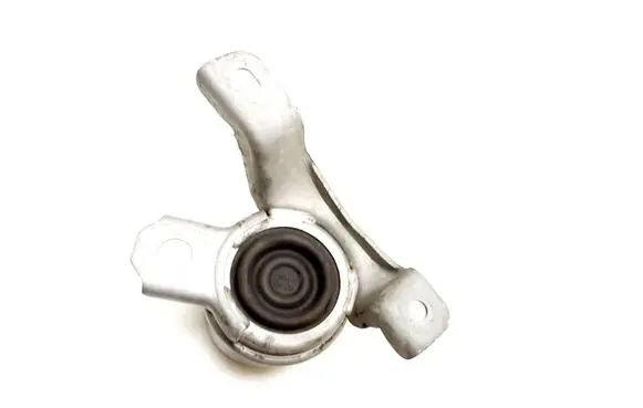 Volvo S80 Engine mount bracket 30636633