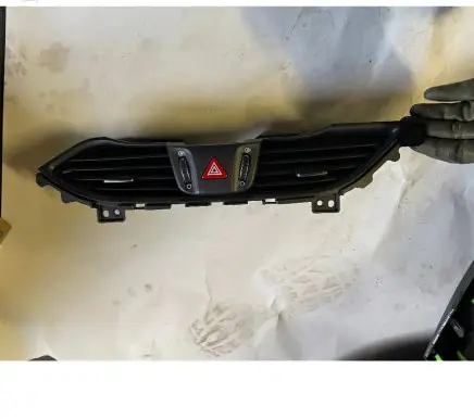 Hyundai i30 Dash center air vent grill 93730-G3000