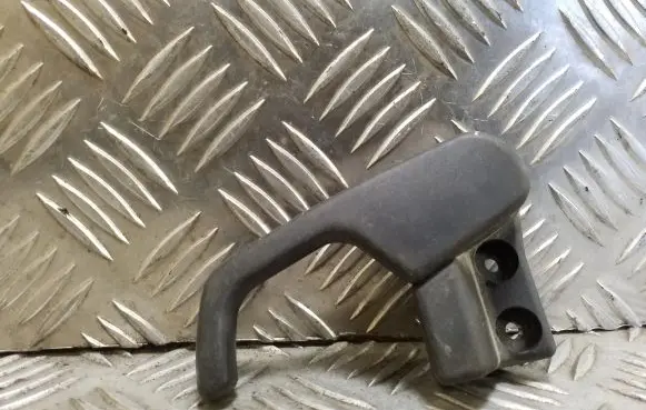 Volkswagen PASSAT B4 Engine bonnet (hood) release handle 3A1823533