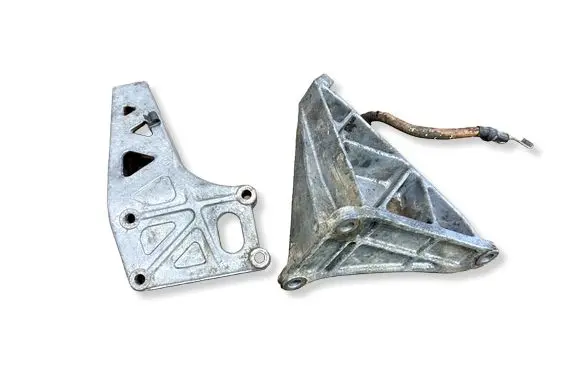 BMW 7 E32 Engine mounting bracket 1129379 1129806