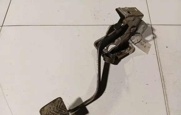 Mitsubishi Grandis Brake pedal 