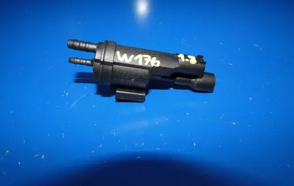 Mercedes-Benz A W176 Turbo solenoid valve 0025407097 48B43625C02